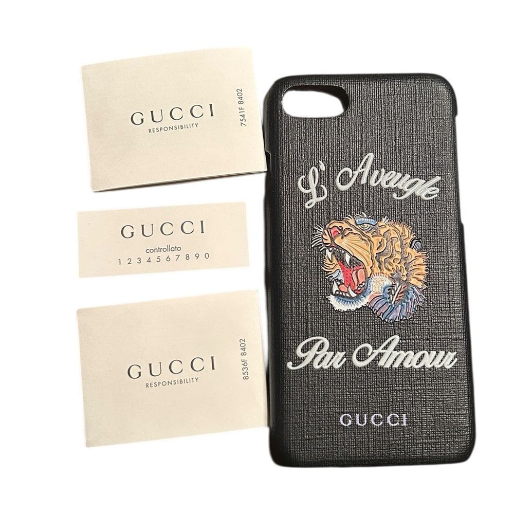 Authentic Gucci Black Tiger 'L'Aveugle Par
Amour' iPhone 6 Case